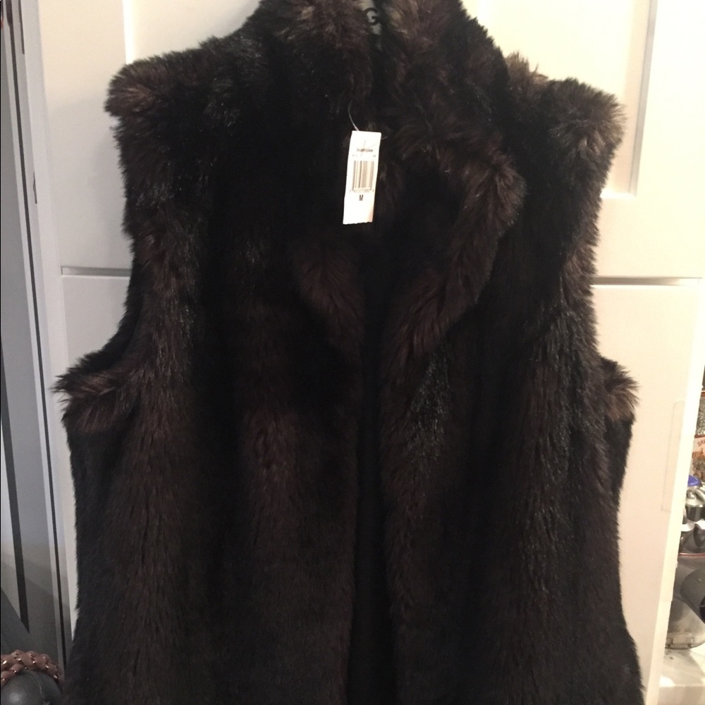 Aqua Brand faux fur vest standup collar Medium NWT - Picture 3 of 6